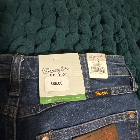 Never wore, too small - Picture 3 of 3